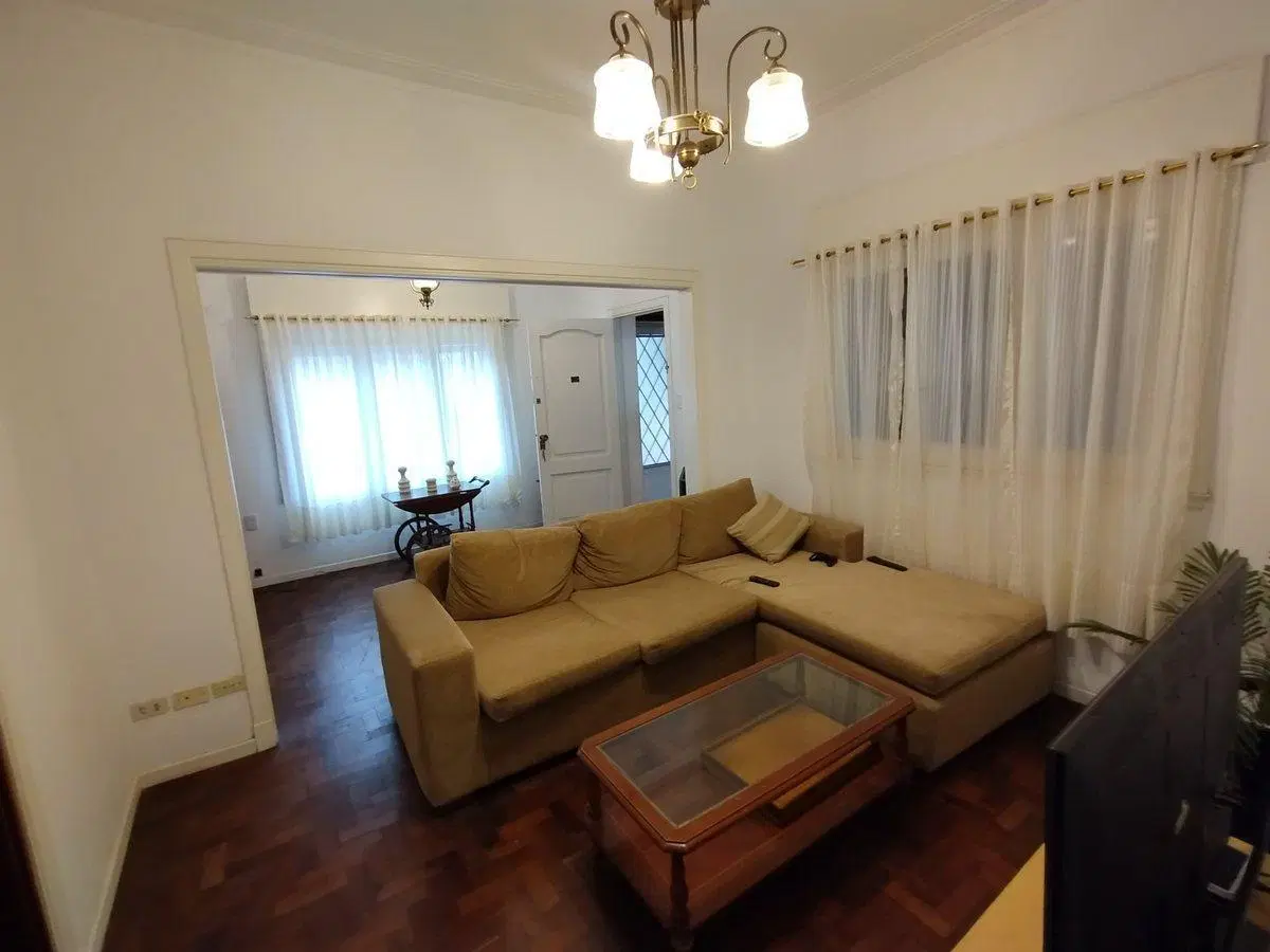 Venta casa 3 ambientes c/ cochera en Bernal centro 5