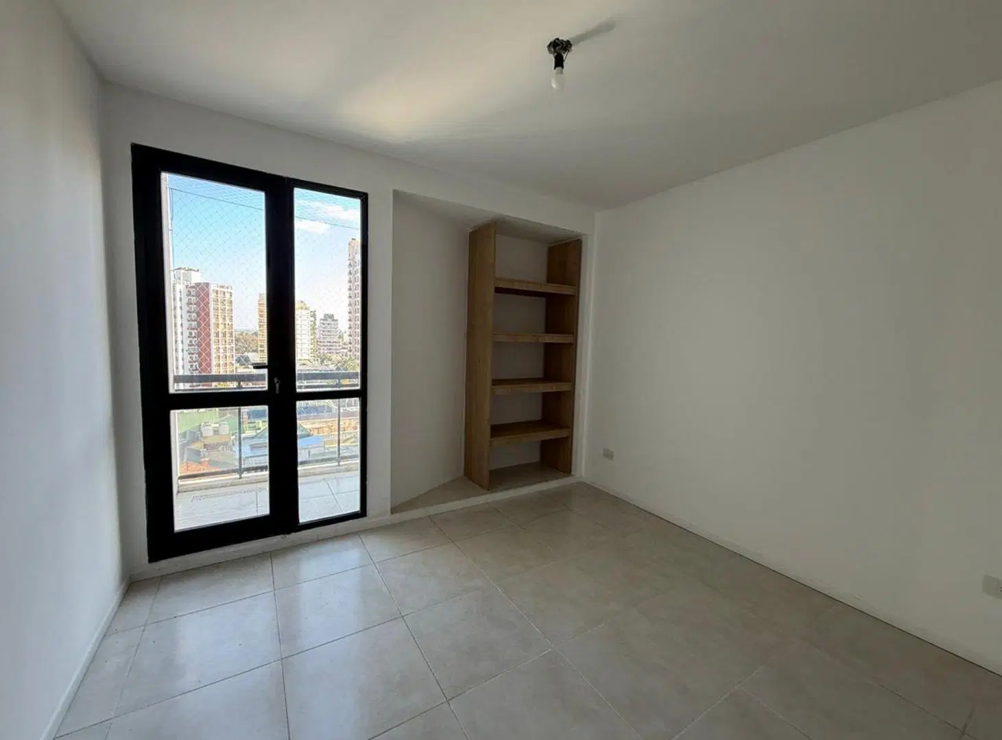 VENTA DEPTO 3 AMBIENTES BERNAL CENTRO 4