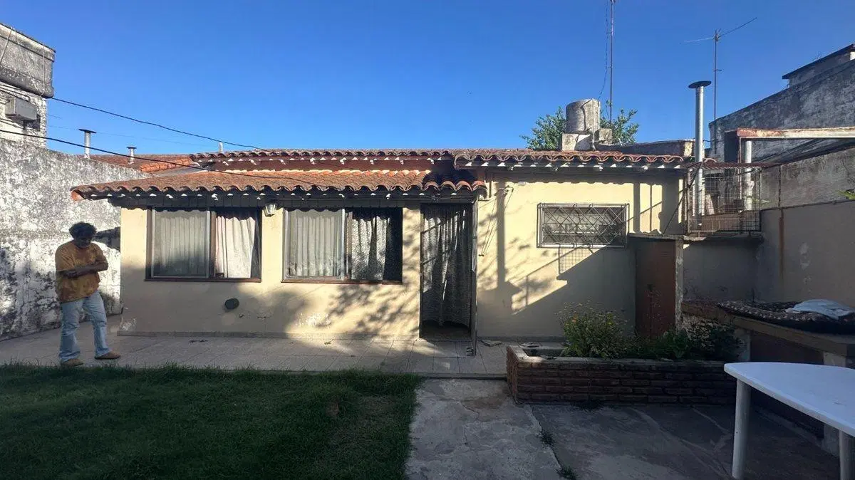 Venta Casa 2 amb. c/patio y cochera 4