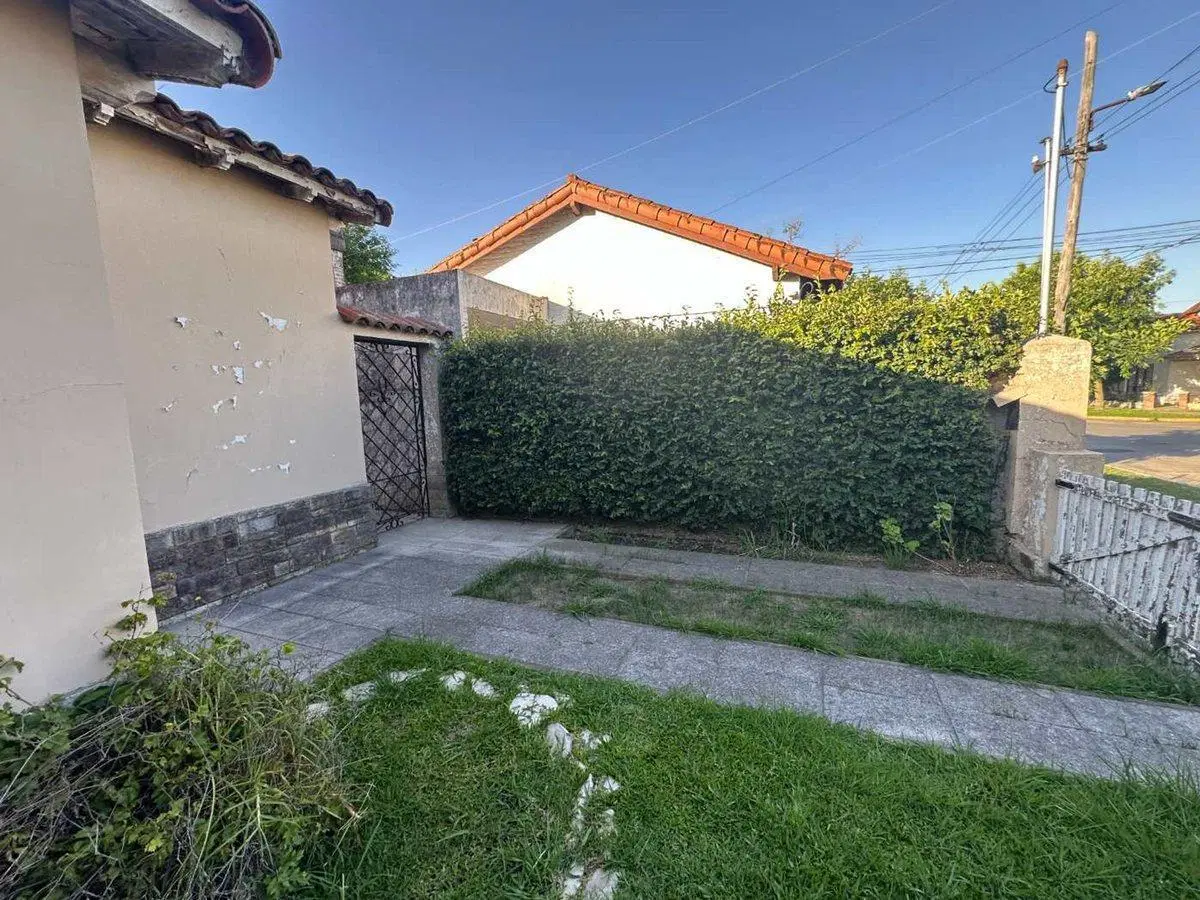 Venta Casa 2 amb. c/patio y cochera 5