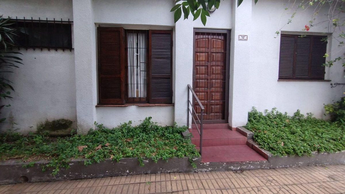 Foto de Venta casa 3 ambientes con jardín en Bernal, imagen 2