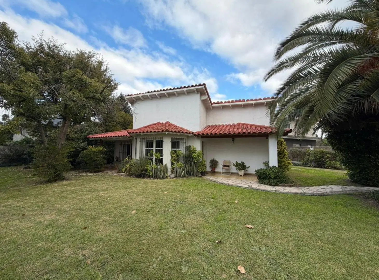VENTA CASA 4 AMBIENTES CON PARQUE EN BOSQUES 2