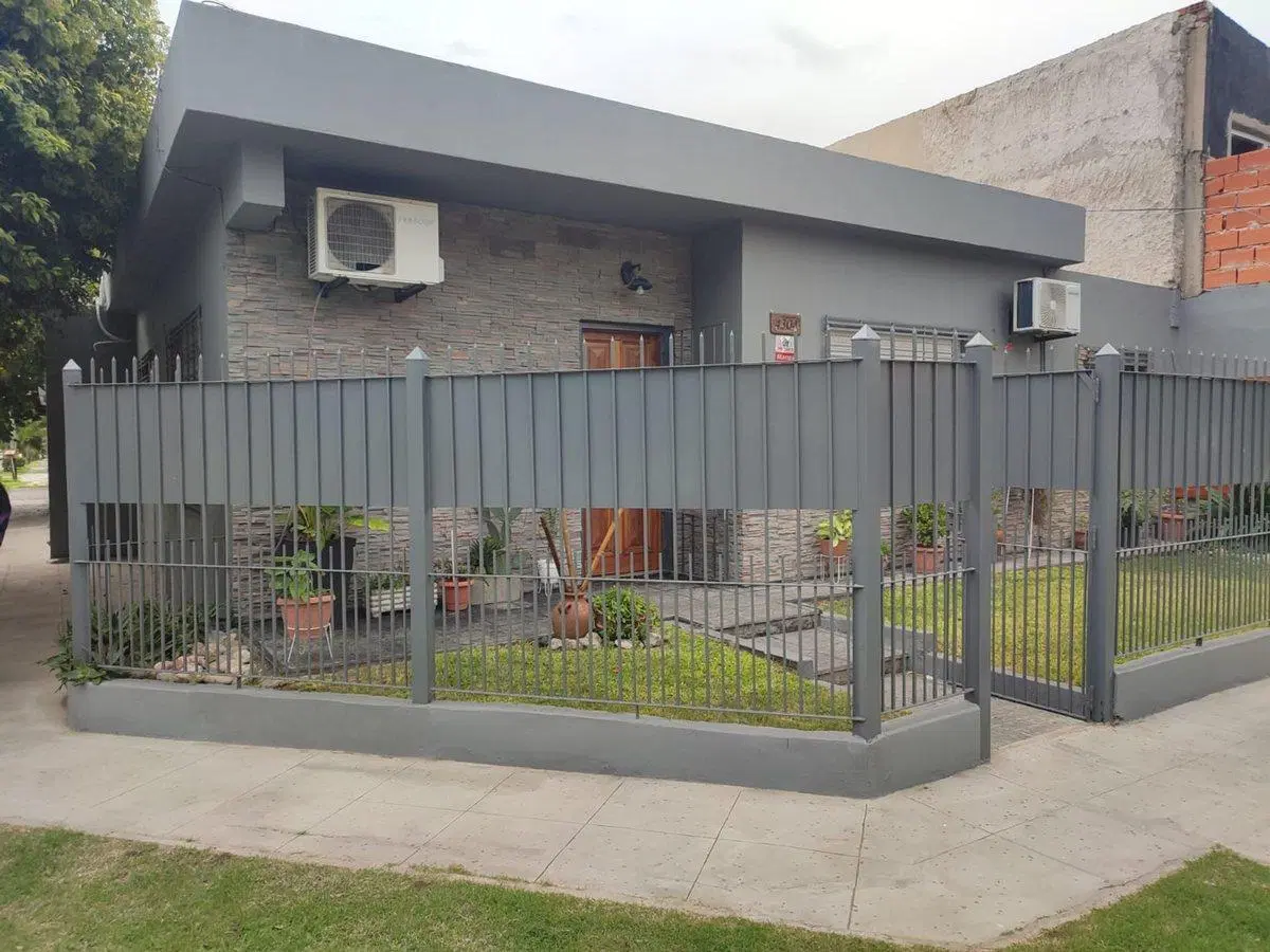 VENTA/PERMUTA CASA EN  BERAZATEGUI 2