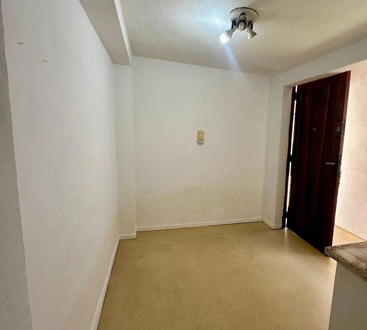 VENTA CASA 3 AMBIENTES CON JARDIN QUILMES 5