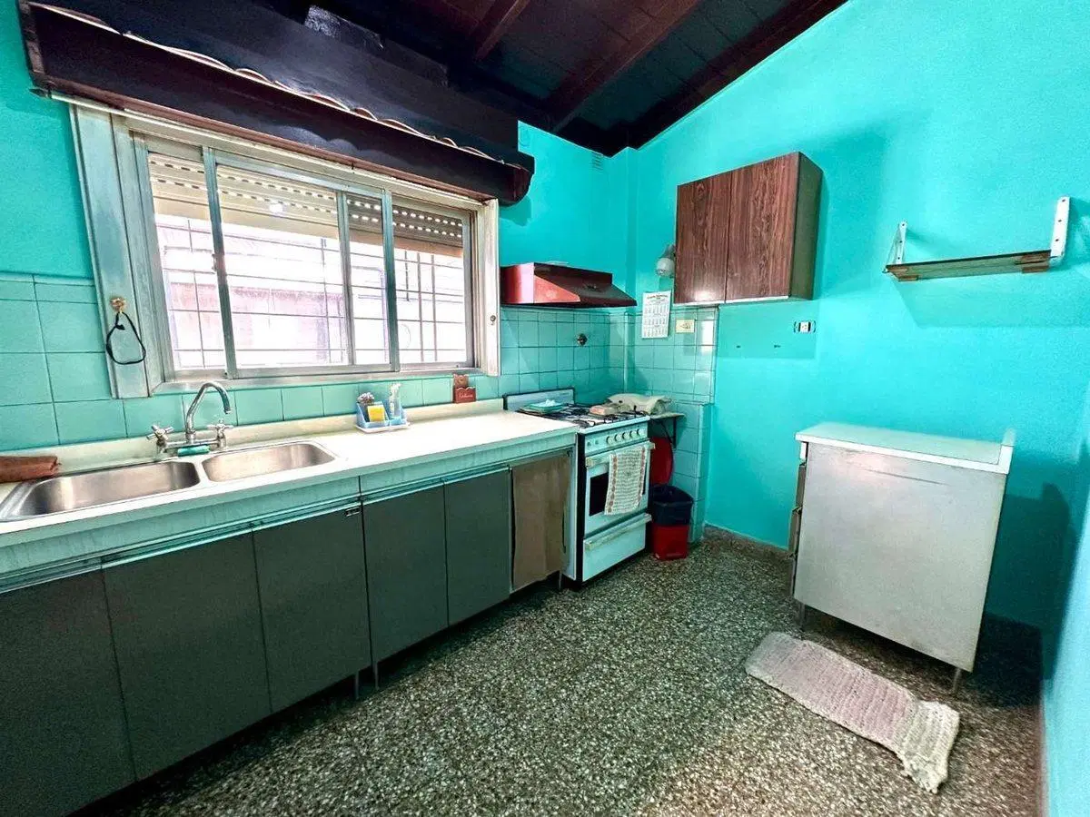 VENTA CASA 3 AMBIENTES CON JARDIN QUILMES 4