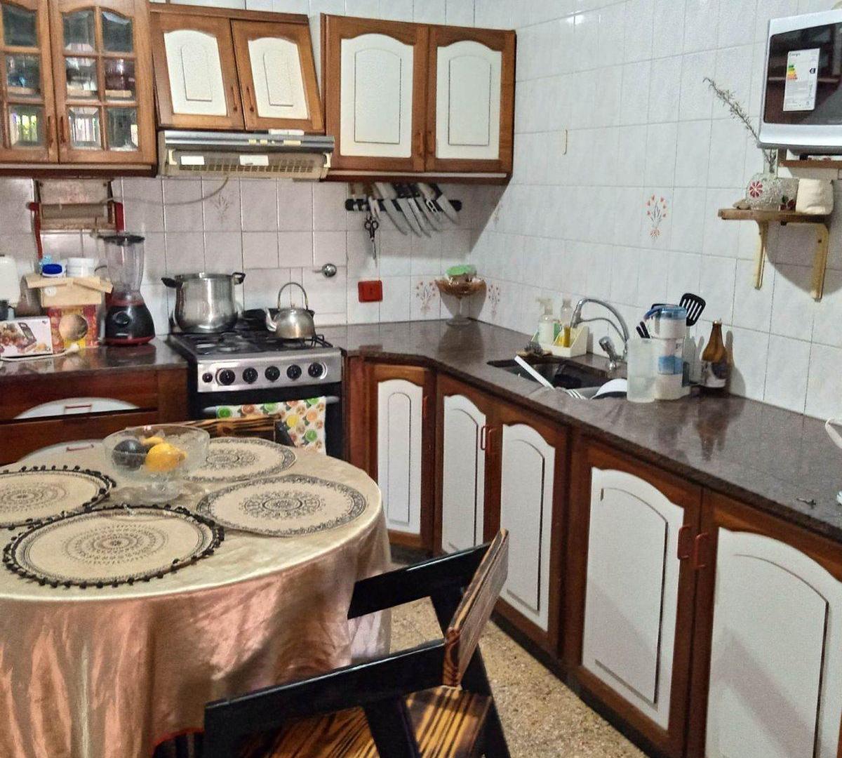 Foto de VENTA CASA 4 AMBIENTES + DEPTO EN BERAZATEGUI, imagen 4