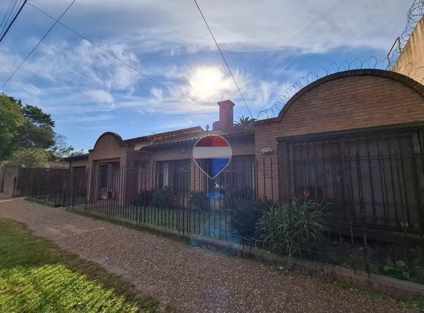 VENTA CASA 4 AMB COCHERA Y PILETA VILLA LA FLORIDA 2