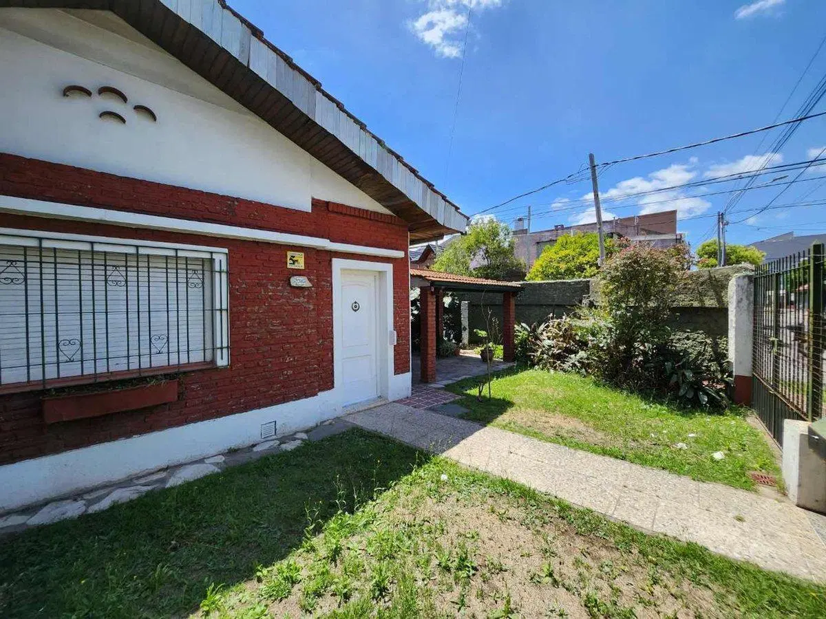 VENTA CASA LANÚS JARDÍN PATIO GUARDACOCHE 2