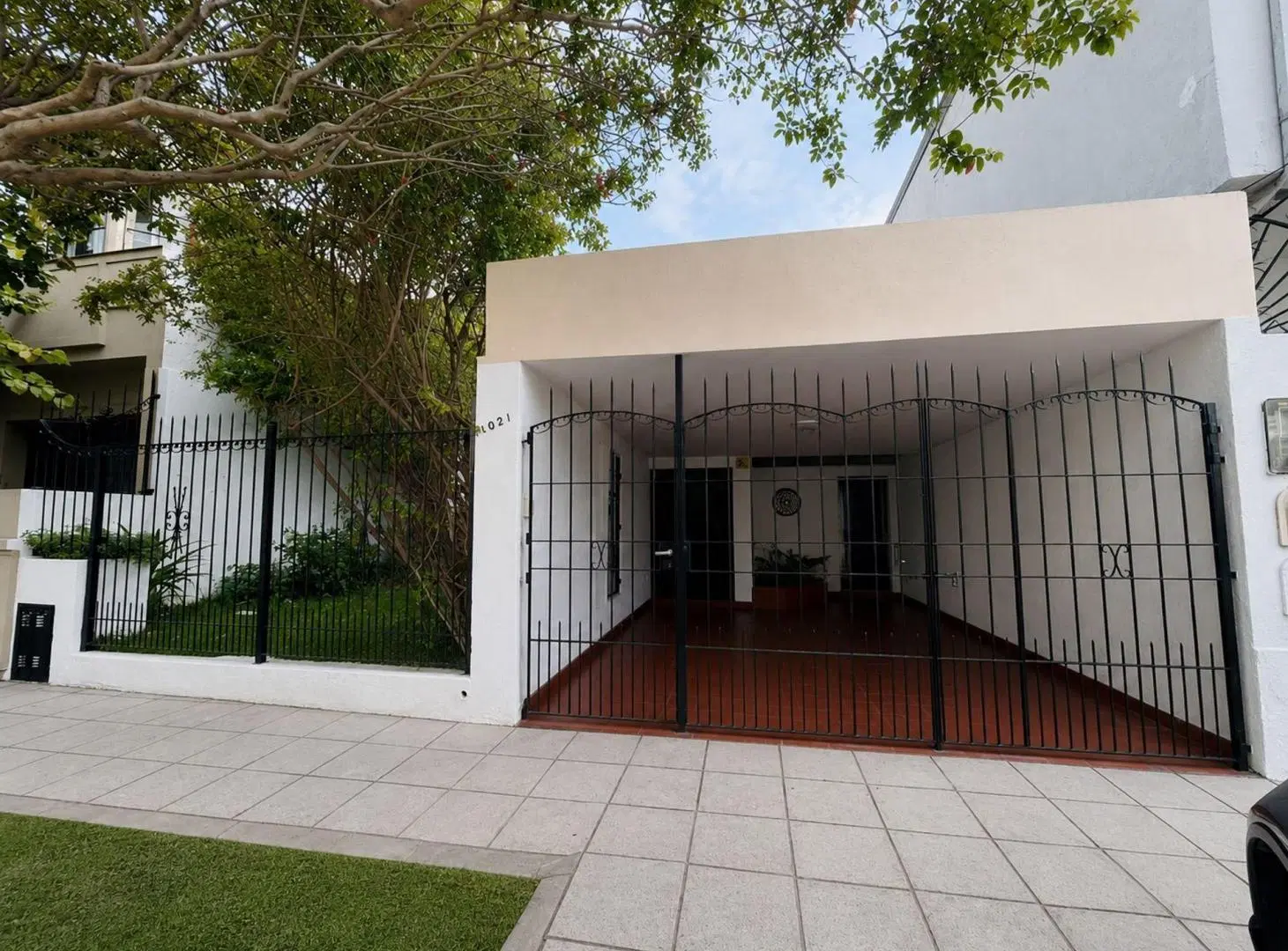 VENTA CASA 4 AMBIENTES  2 PLANTAS  COCHERA QUILMES 3