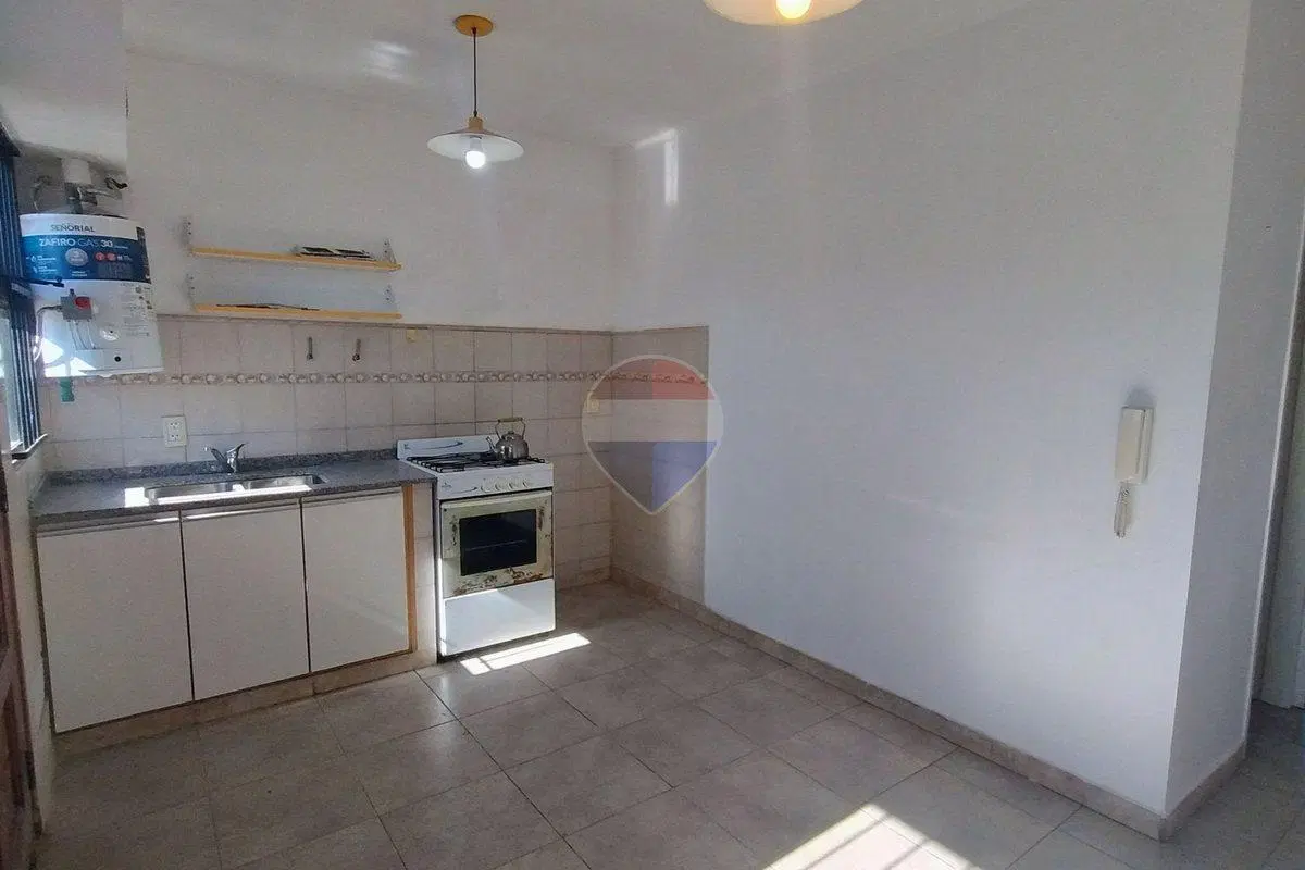Departamento en Quilmes con cochera y patio propio 8