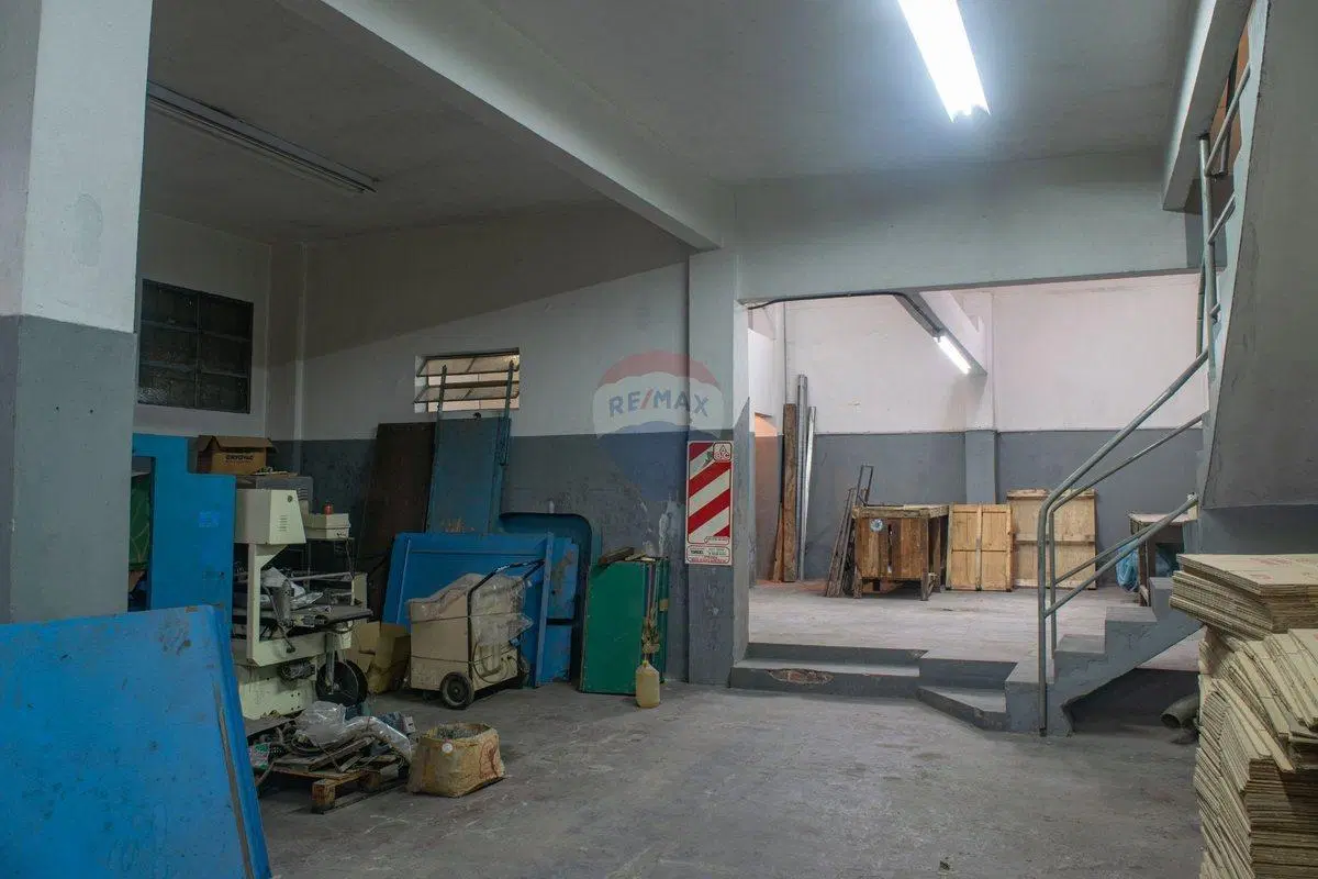 Venta Galpón 2 plantas c/Oficinas en Avellaneda 8