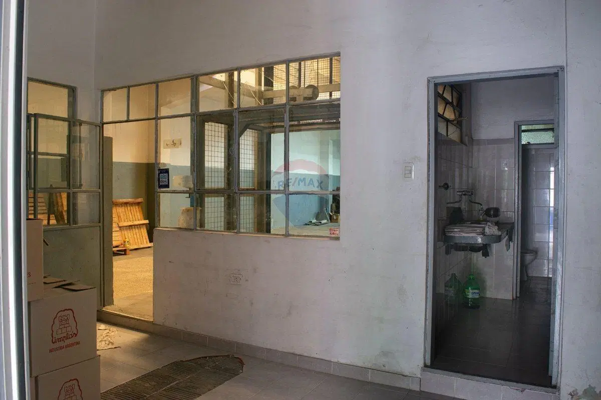 Venta Galpón 2 plantas c/Oficinas en Avellaneda 5