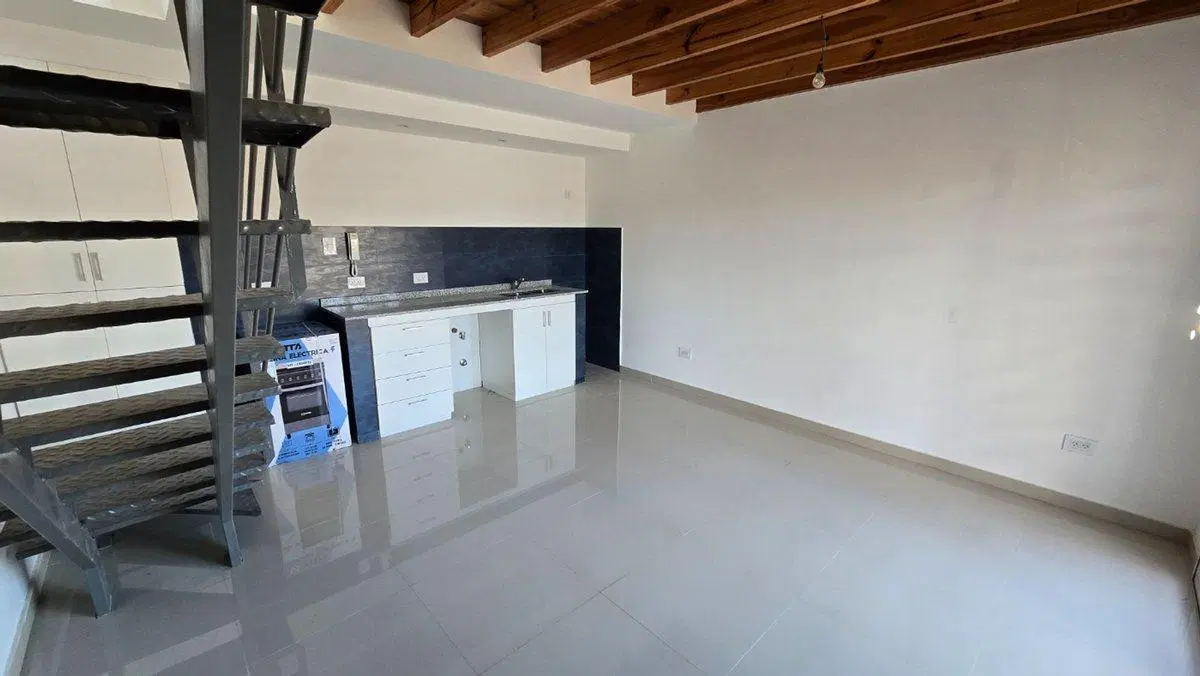 ALQUILER DEPTO 2 AMB DUPLEX BERNAL 8