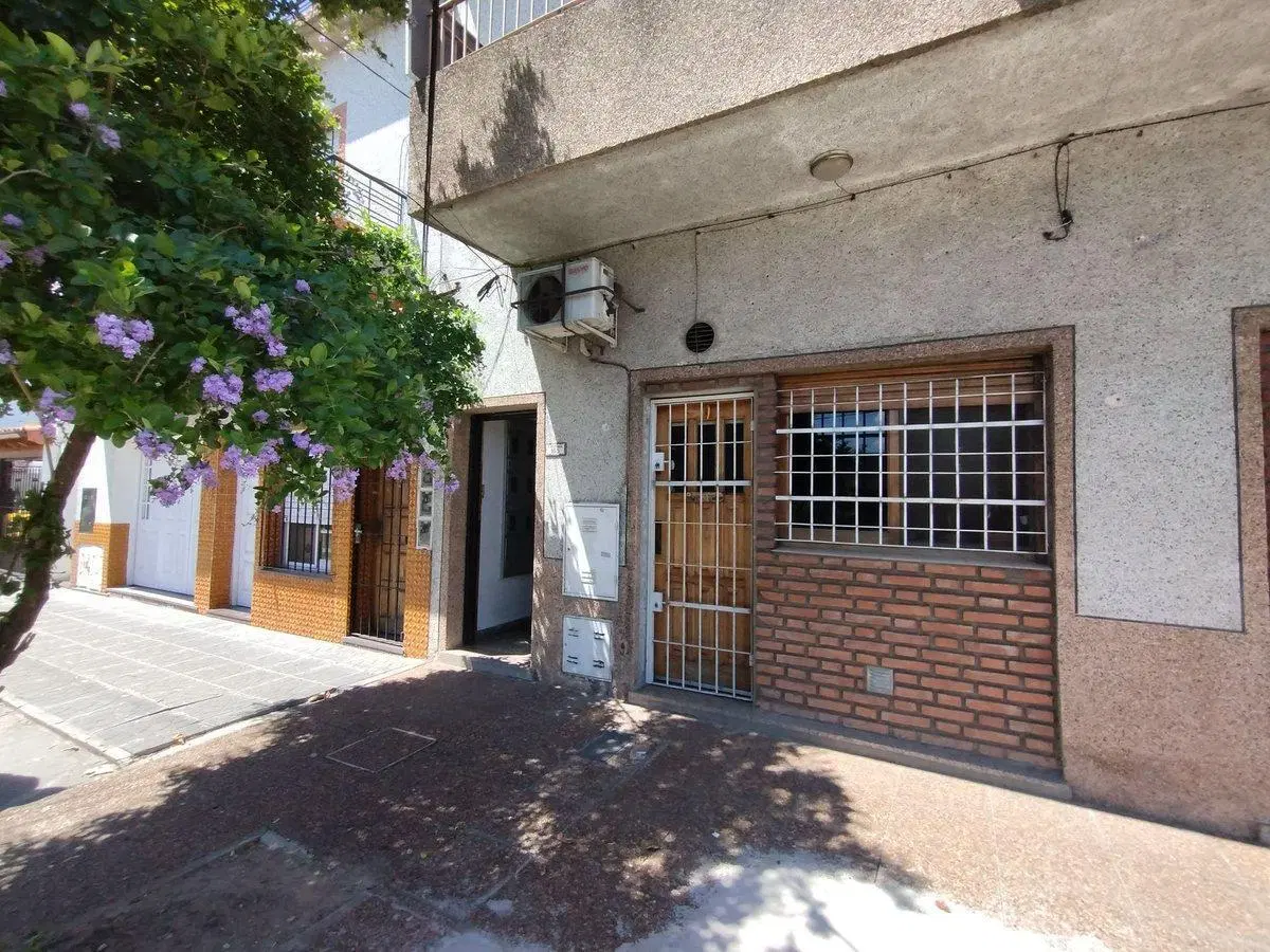 Venta PH 3 Ambientes al frente con balcón Bernal 3