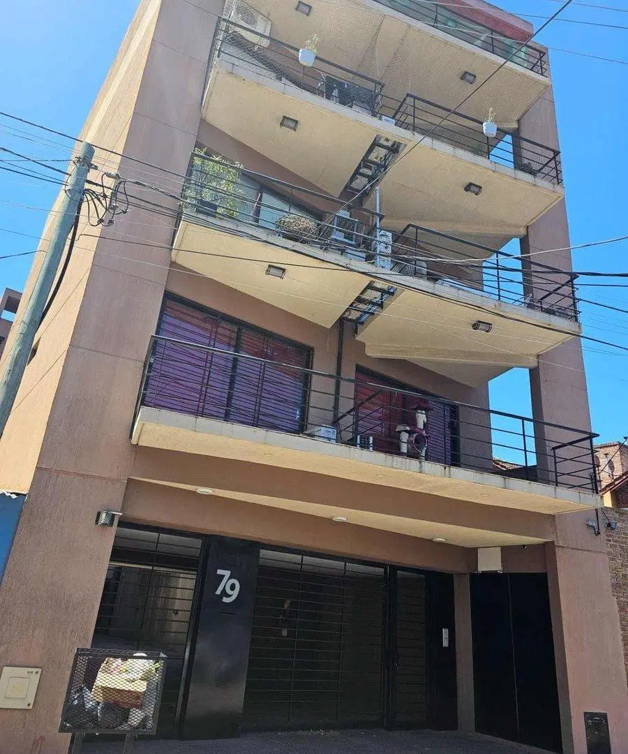 Venta departamento dos amb en Bernal con cochera 2