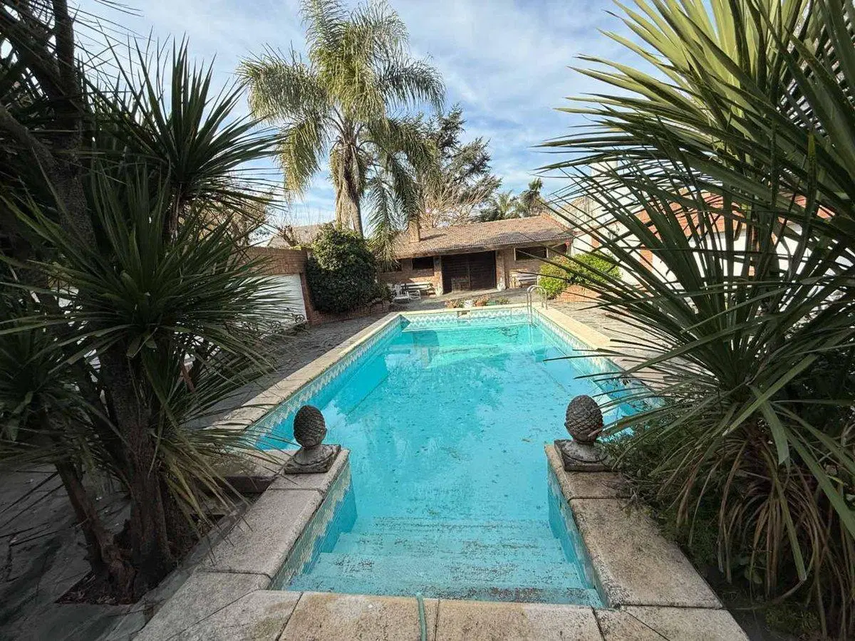 VENTA CASA 5 AMB CON PISCINA Y COCHERA - QUILMES 3