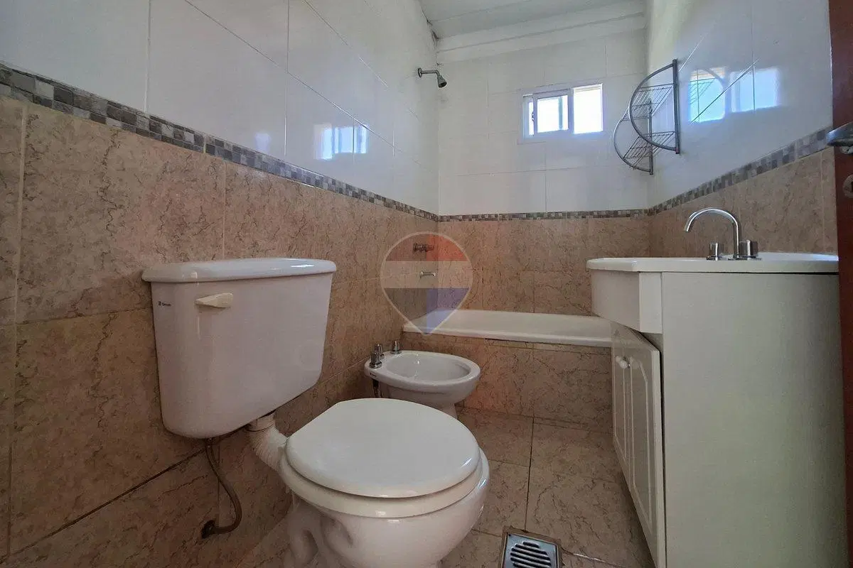 VENTA SEMIPISO 2 AMBIENTES CON COCHERA QUILMES 5