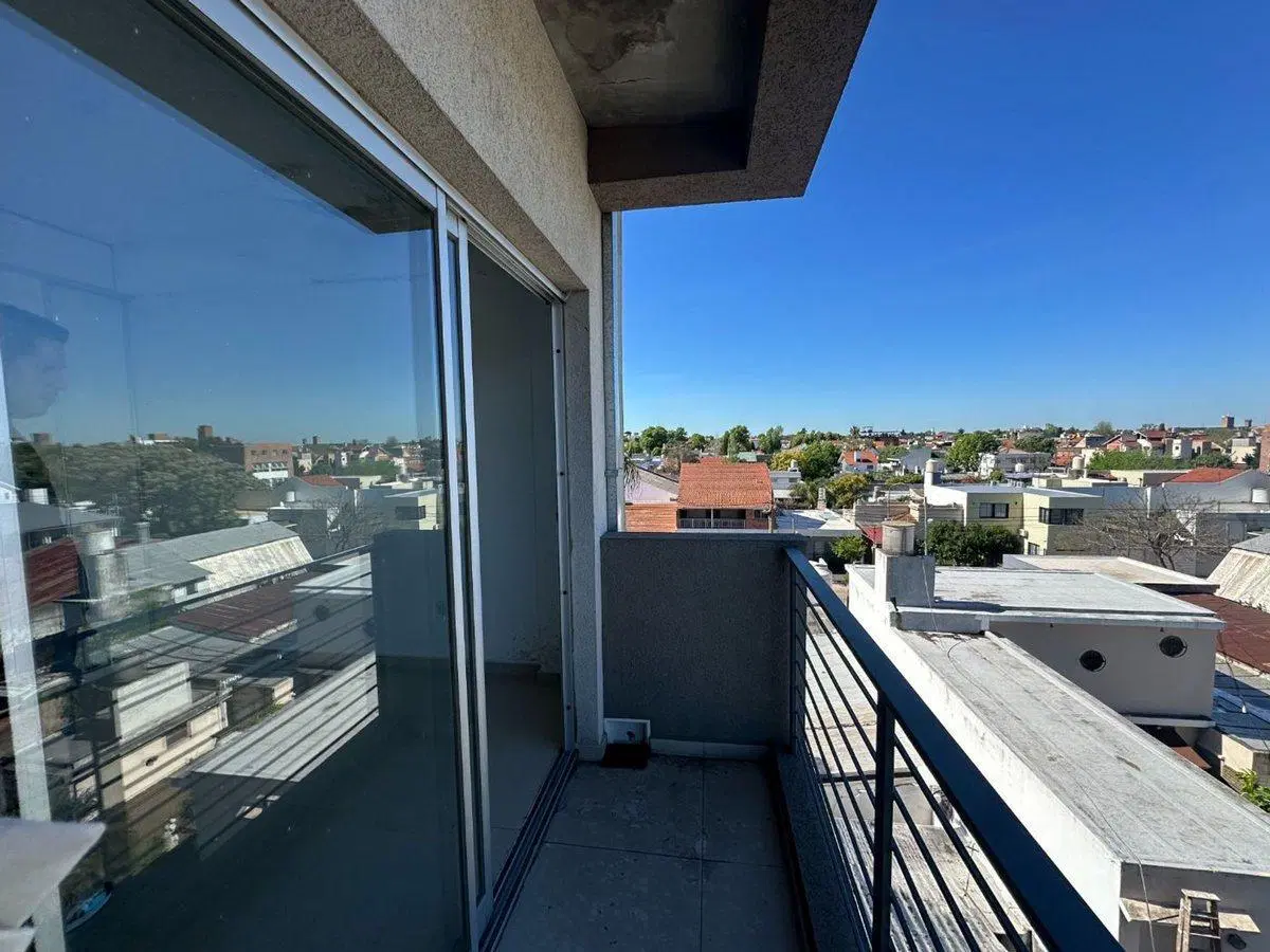 VENTA 2 AMBIENTES CON COCHERA EN BERNAL CENTRO 8