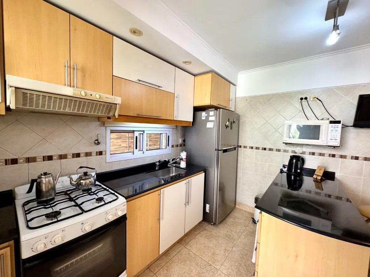 VENTA CASA 4 AMBIENTES , JARDIN Y GARAGE BERNAL 3