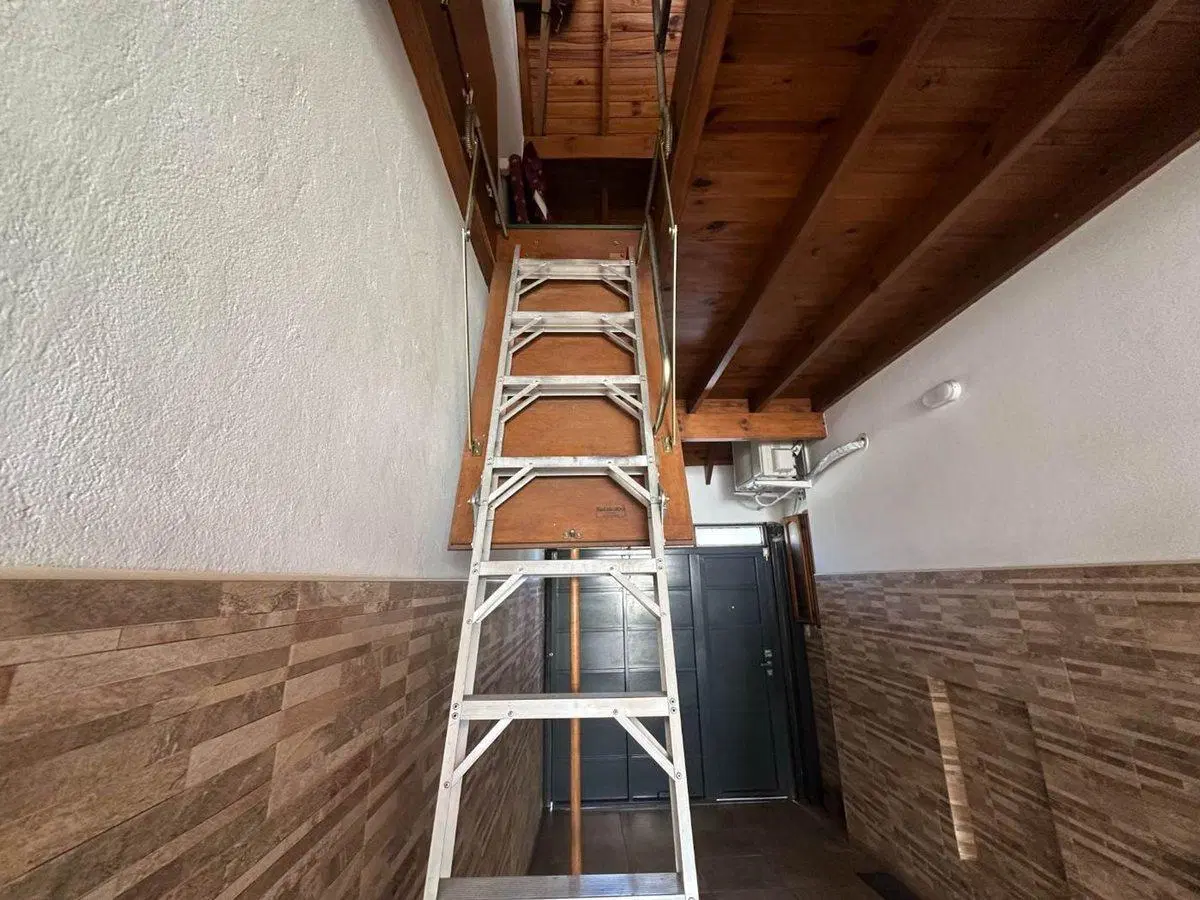 VENTA CASA 4 AMBIENTES , JARDIN Y GARAGE BERNAL 5