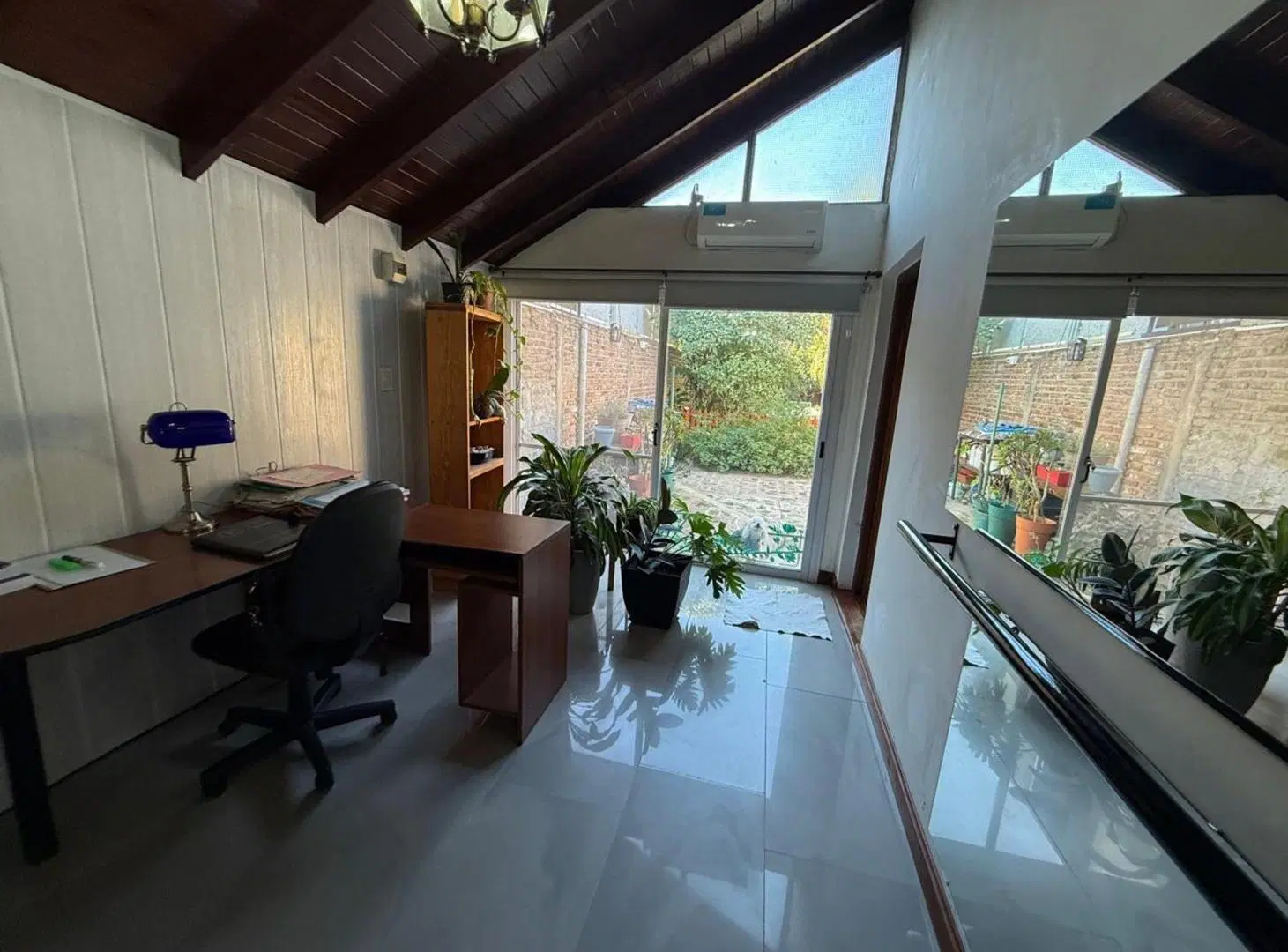 VENTA CASA 2 AMB JARDIN, COCHERA PILETA BERNAL 2