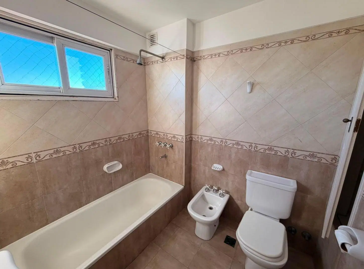 ALQUILER DEPARTAMENTO 3 AMBIENTES. QUILMES CENTRO 4