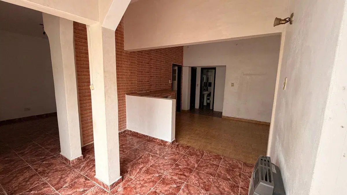 VENTA CASA TIPO PH 3 AMBIENTES, BERNAL. 2