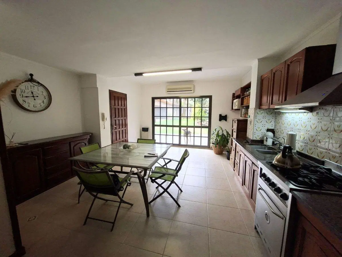 VENTA CASA 4 AMB CON COCHERA Y PARQUE, QUILMES O. 2