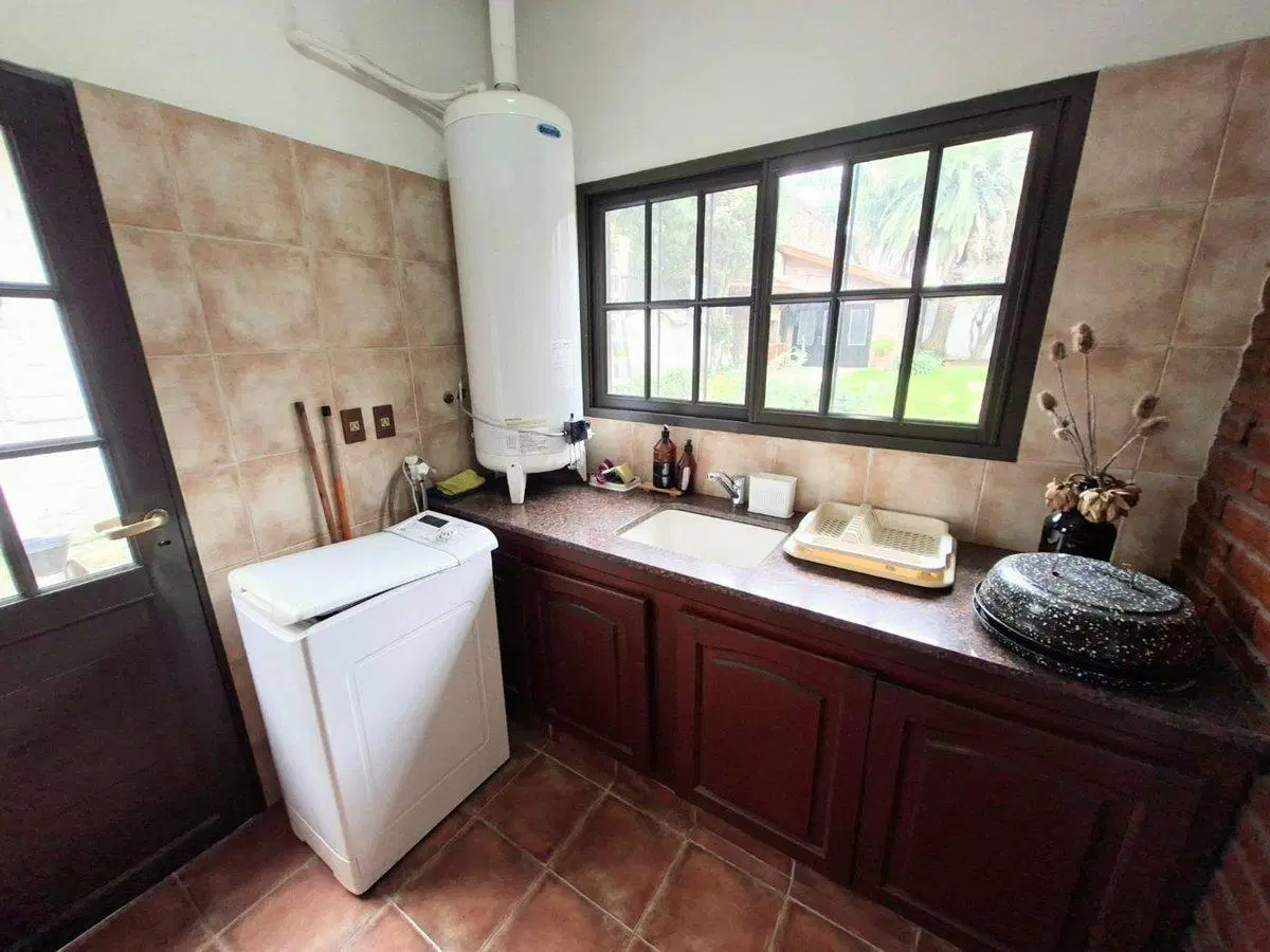 VENTA CASA 4 AMB CON COCHERA Y PARQUE, QUILMES O. 4