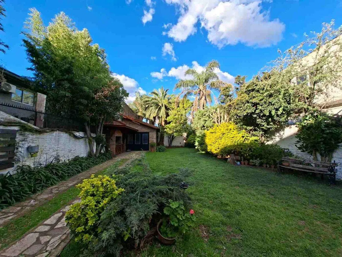 VENTA CASA 4 AMB CON COCHERA Y PARQUE, QUILMES O. 5