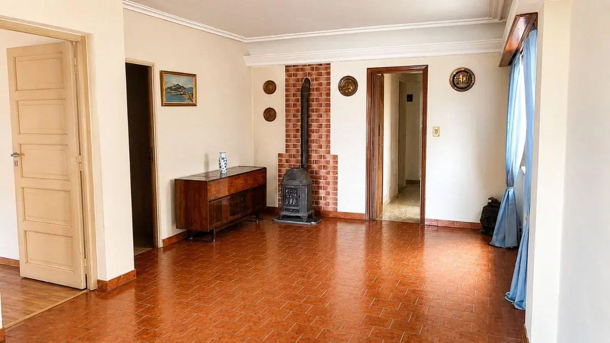 VENTA CASA DE 4 AMB CON PATIO Y COCHERA APTA CRED. 3
