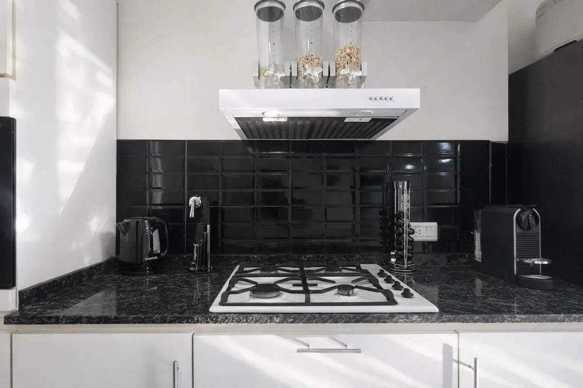 VENTA CASA 6 AMBIENTES JARDIN COCHERA  QUILMES 8
