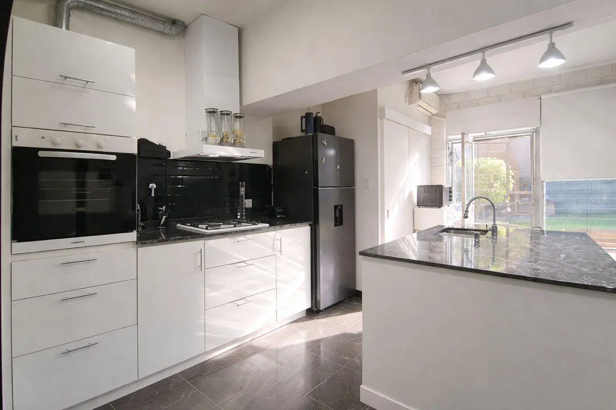 VENTA CASA 6 AMBIENTES JARDIN COCHERA  QUILMES 5