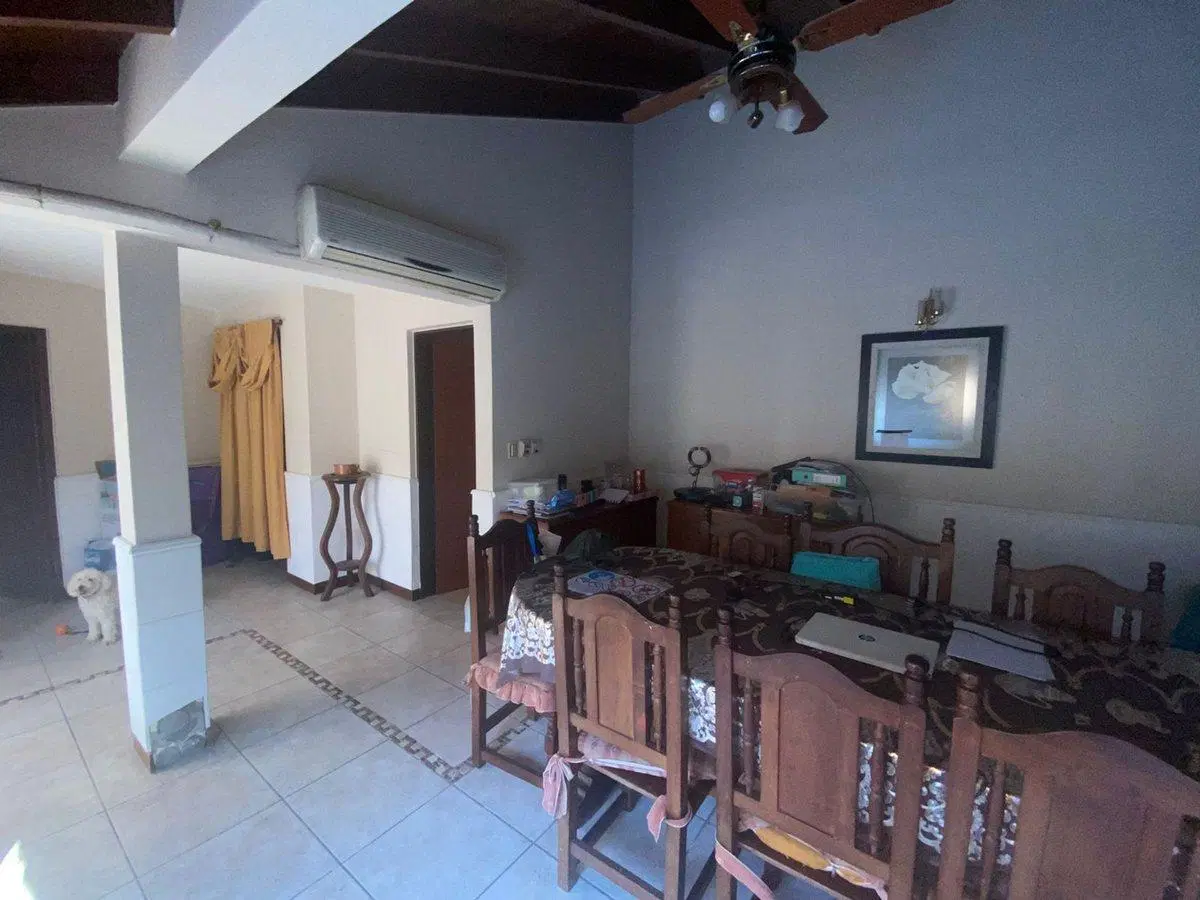 VENTA CASA 4 AMBIENTES COCHERA Y JARDIN QUILMES 5