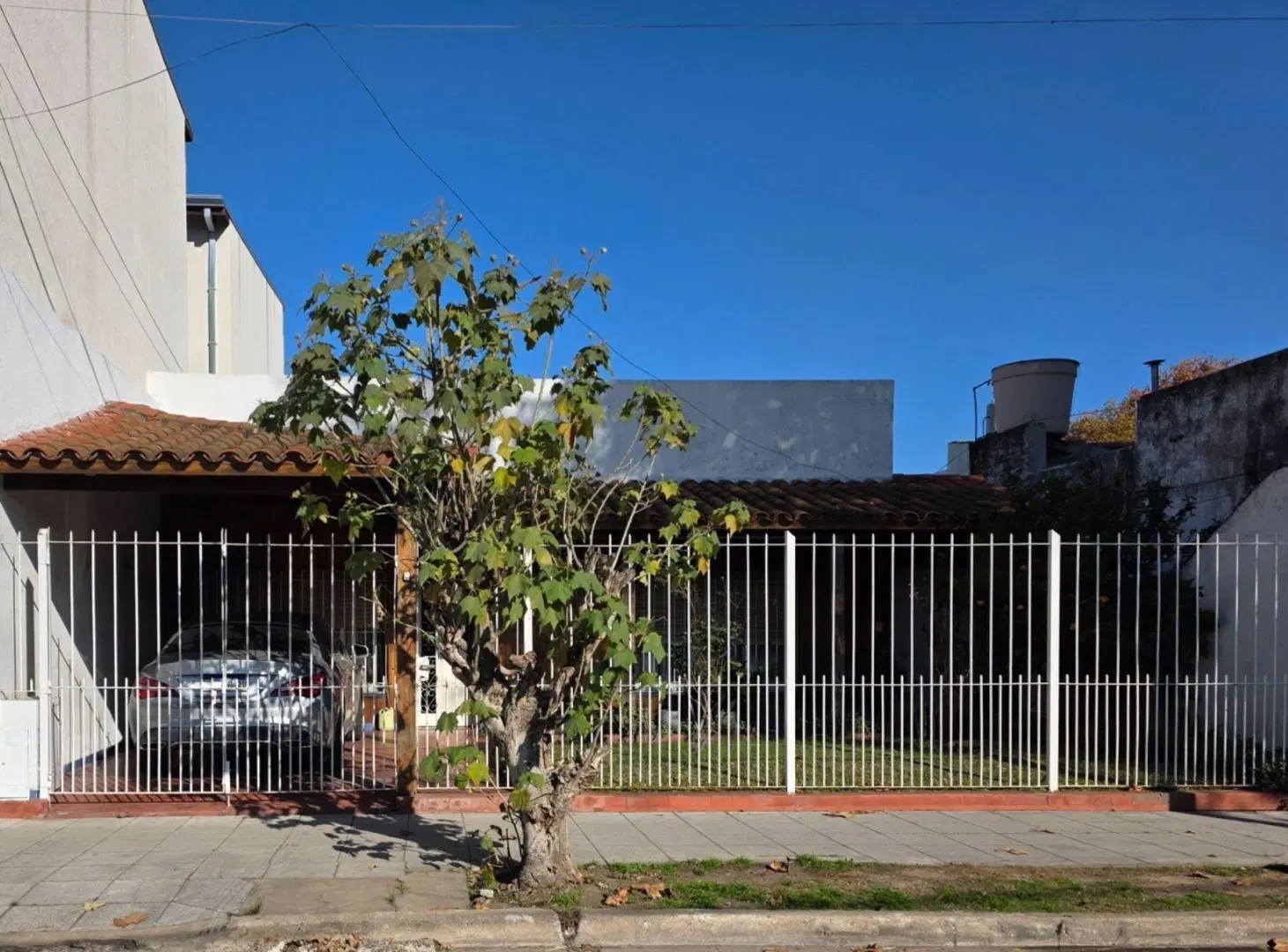 Venta Casa 3 ambientes con cochera. Quilmes Centro 3