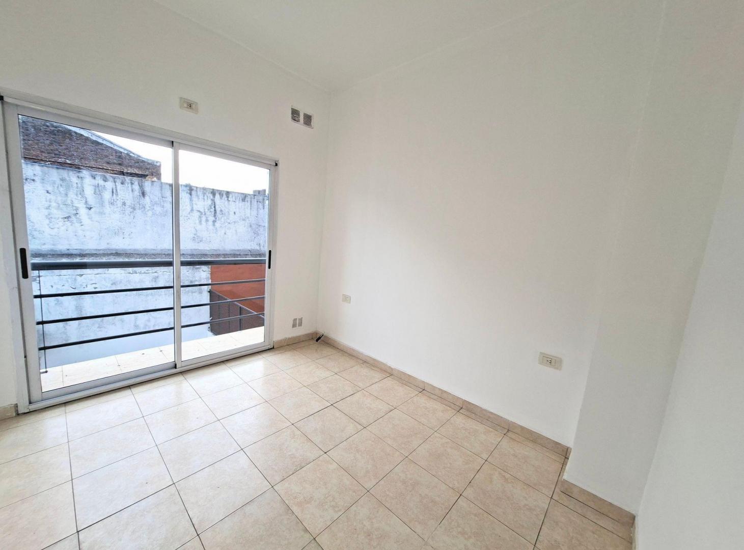 Foto de ALQUILER DEPTO 2 AMB CON BALCON, CRUCESITA, imagen 2