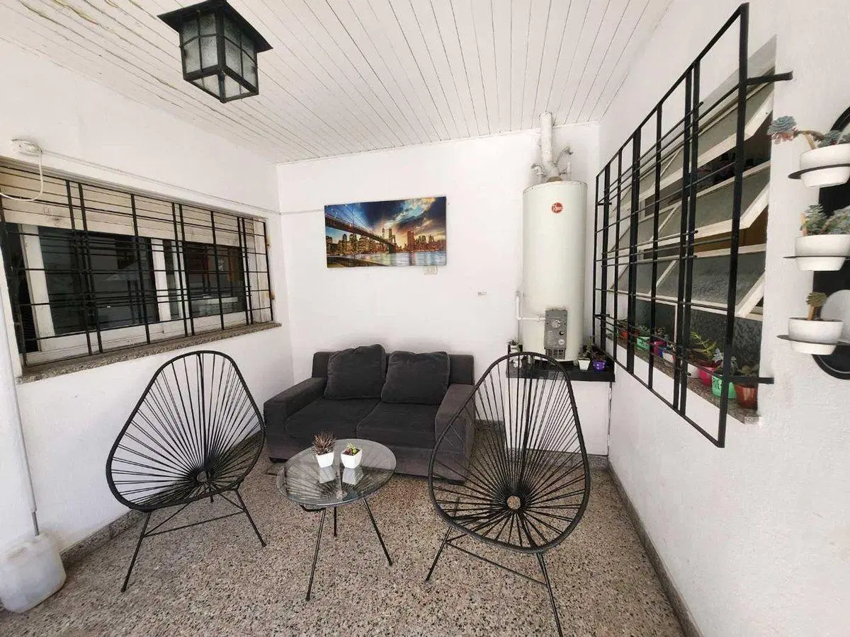 VENTA CASA 5 AMBIENTES PATIO COCHERA BERNAL 2