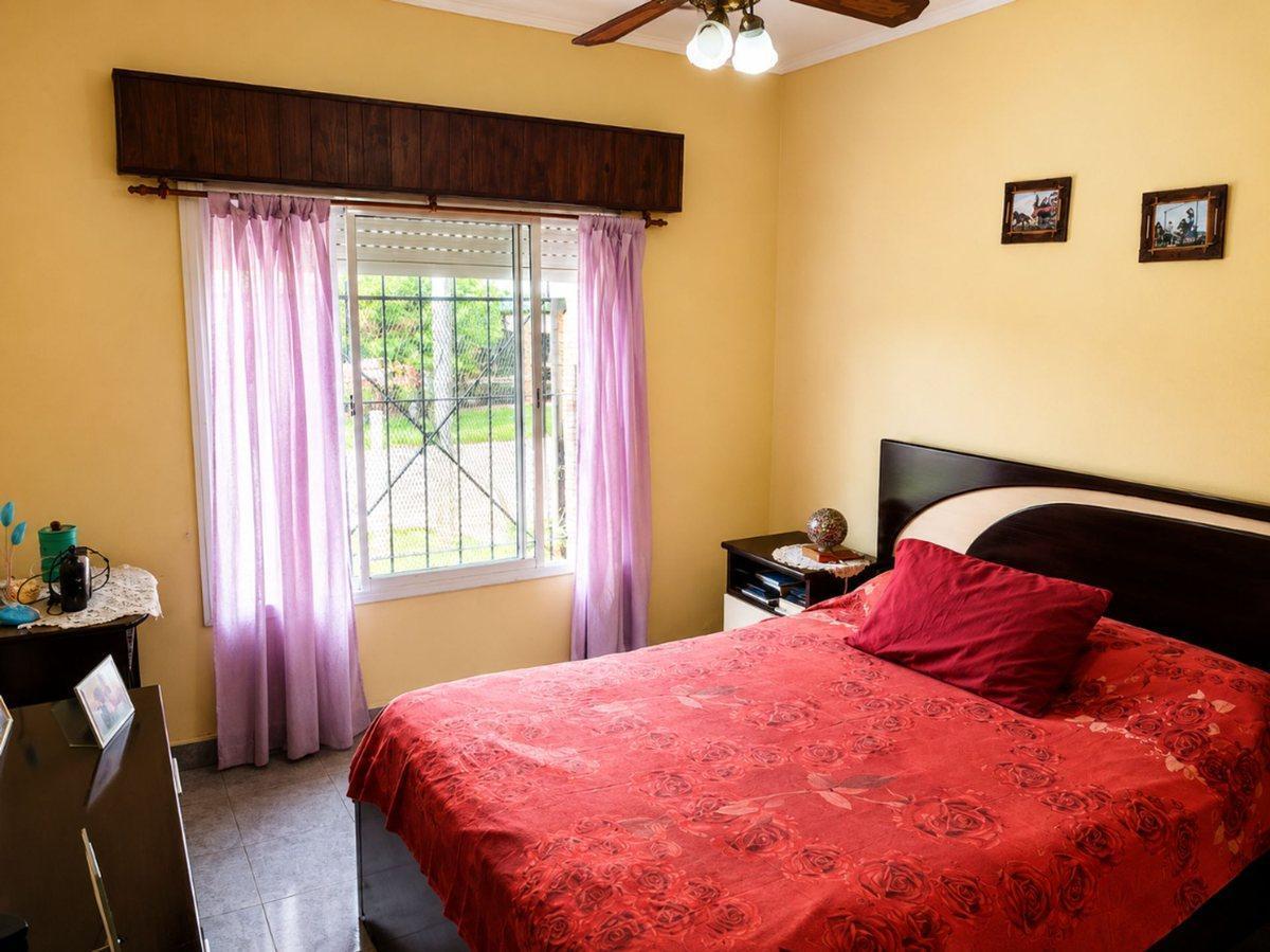 Foto de VENTA CASA DE 3 AMB. CON COCHERA BERAZATEGUI, imagen 4