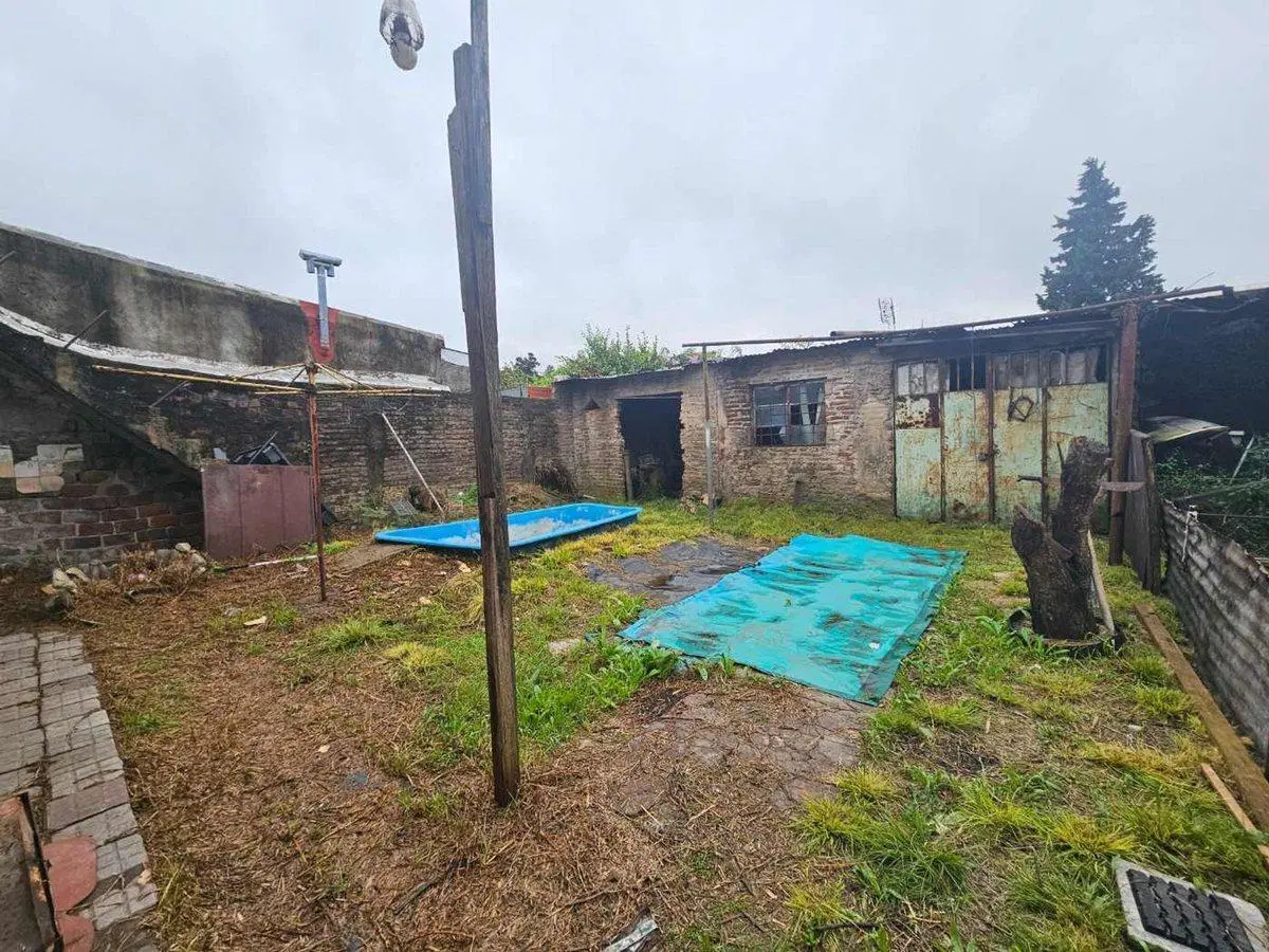 Venta casa con lote en Florecio Varela 4