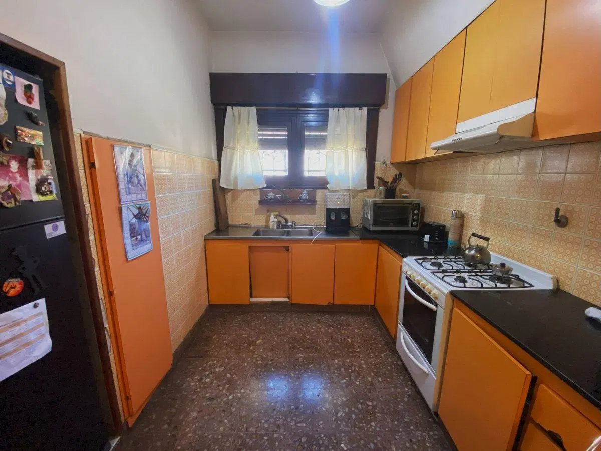 VENTA CASA 4 AMBIENTES C/COCHERA BERNAL OESTE 3