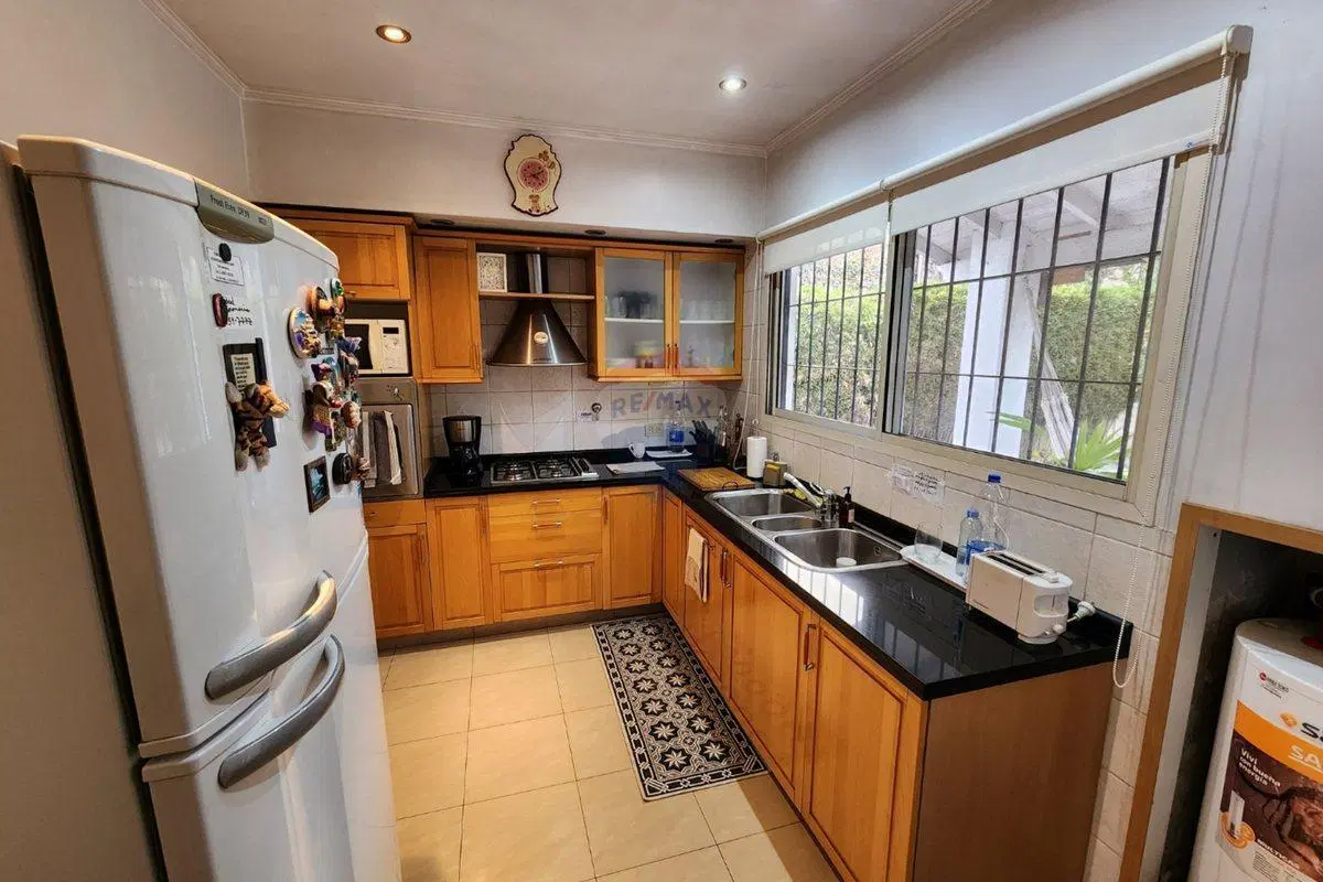 Venta Casa 6 ambientes c/ Parque en Bernal Centro 3