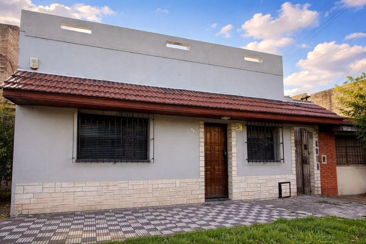 VENTA PH  INDEPENDIENTE 3 AMB CON TERRAZA BERNAL 2
