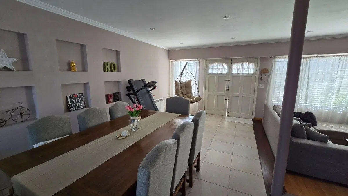 VENTA CASA 4 AMB CON COCHERA, JARDIN Y PILETA 2