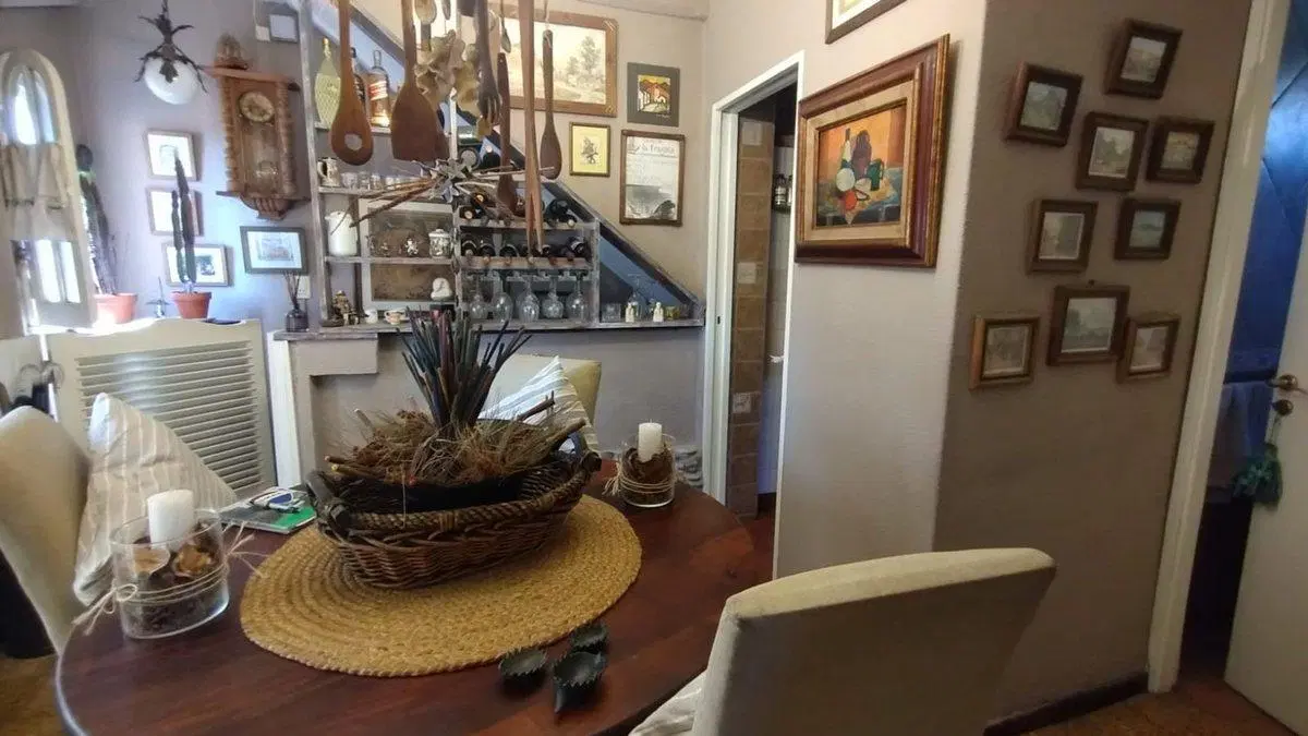 Venta casa 3 ambientes Y cochera B° Parque Bernal 8
