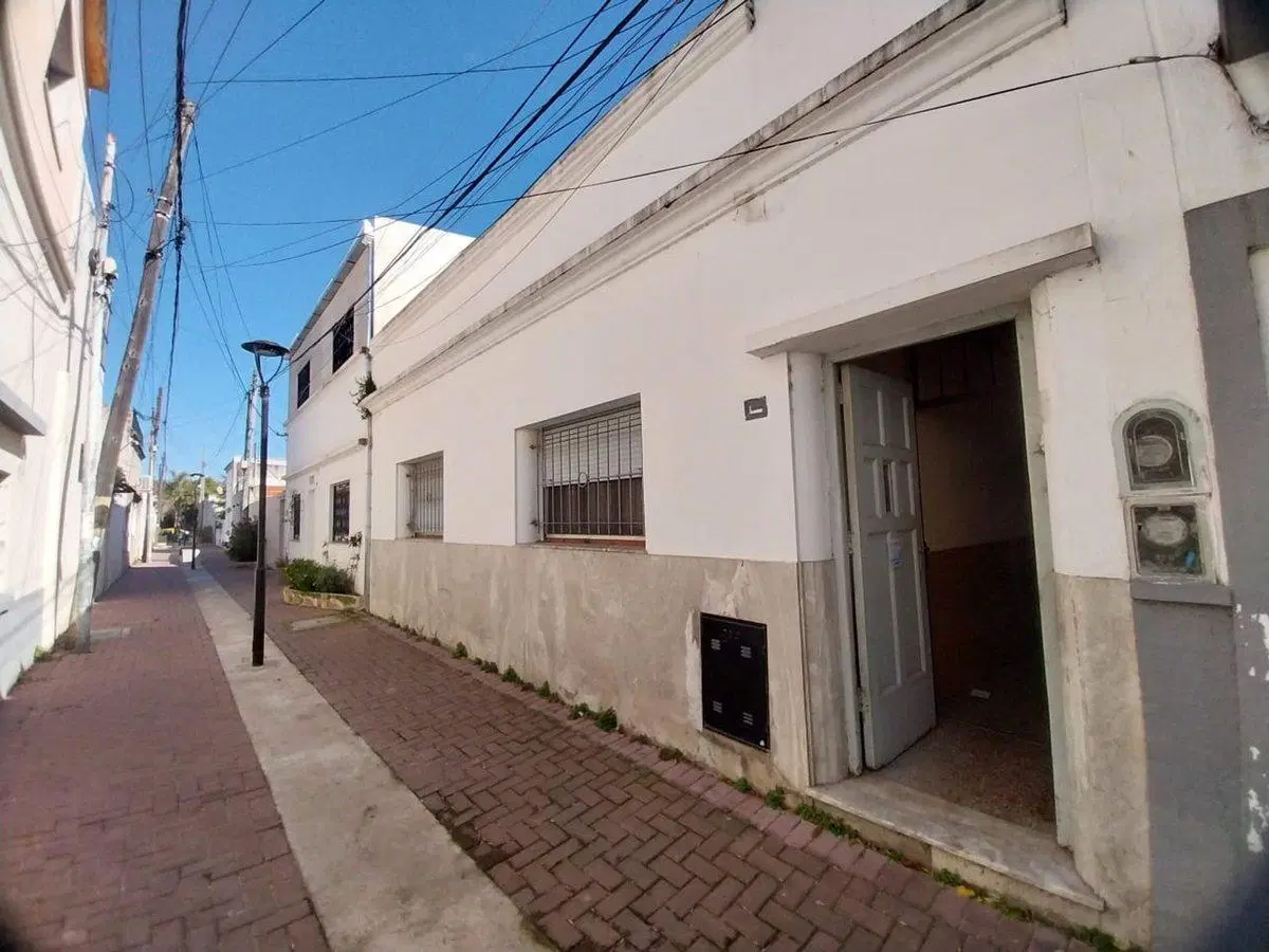 VENTA CASA 4 AMBIENTES CON PATIO SARANDI 4