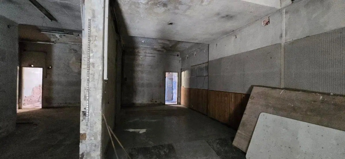 ALQUILER LOCAL 130 M2  SOBRE AVENIDA QULMES CENTRO 5