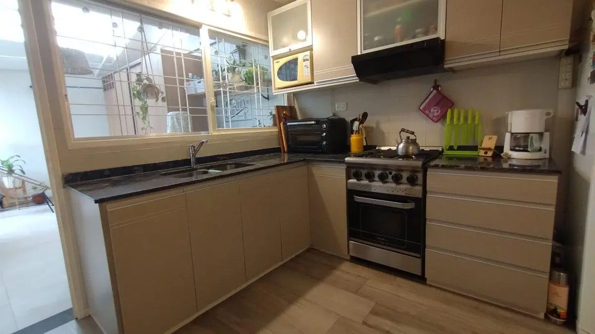 Venta casa 3 ambientes con cochera  en Bernal 8