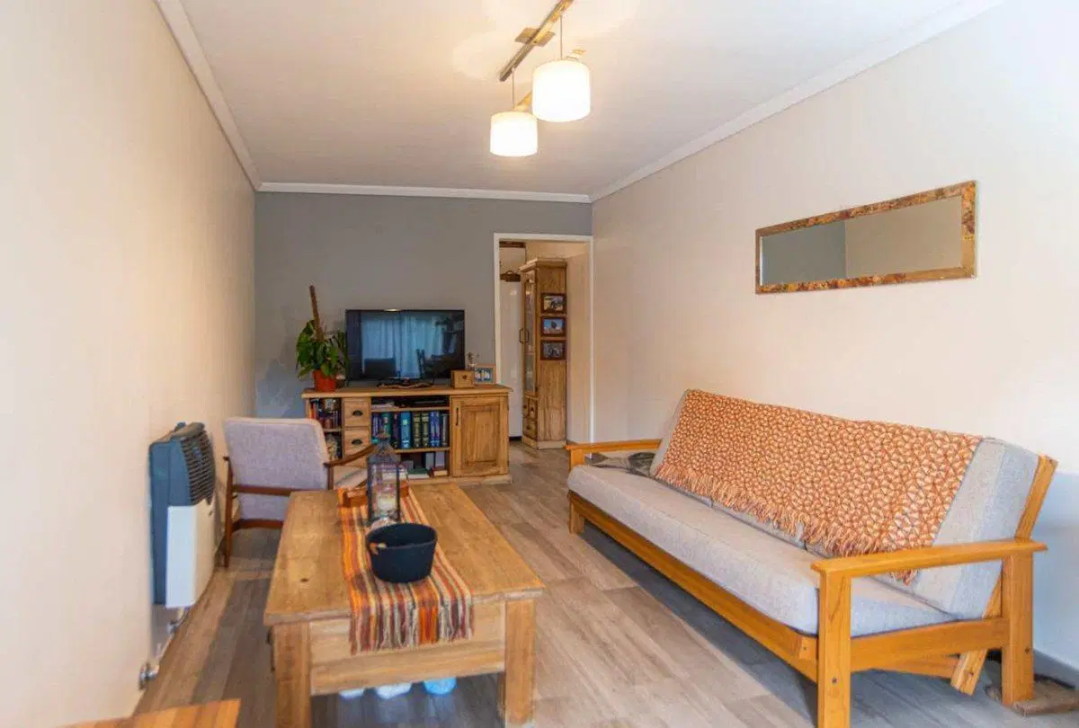 Venta casa 3 ambientes con cochera  en Bernal 2