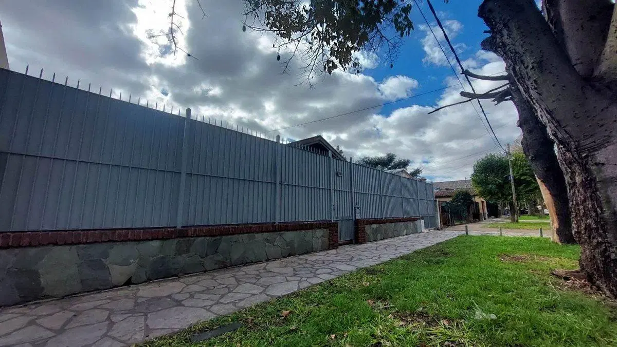 CASA TRES AMBIENTES VENTA QUILMES PARQUE 4