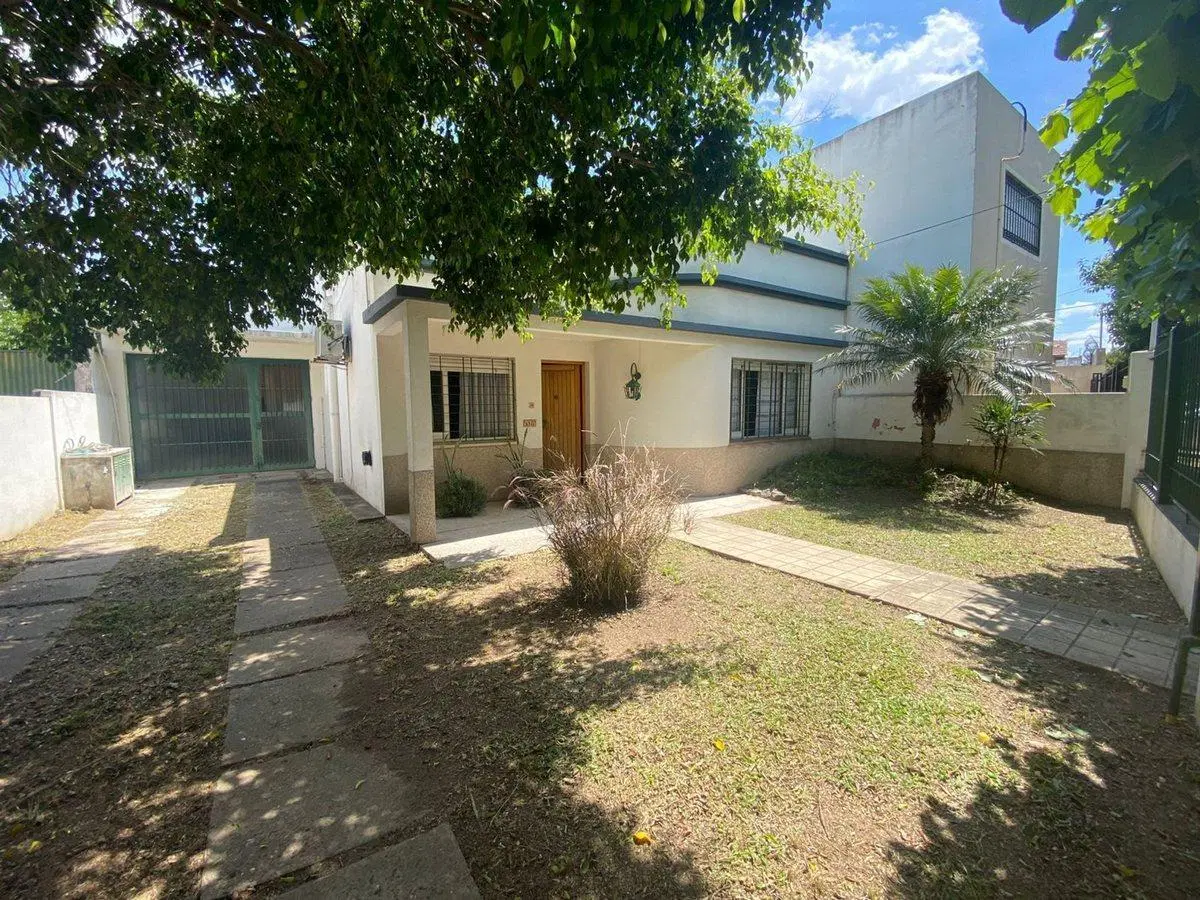 VENTA CASA 4 AMBIENTES BERAZATEGUI CON COCHERA 5